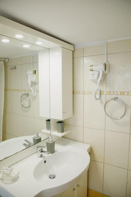Yard- Family Retreat Apartment Corinth ภายนอก รูปภาพ